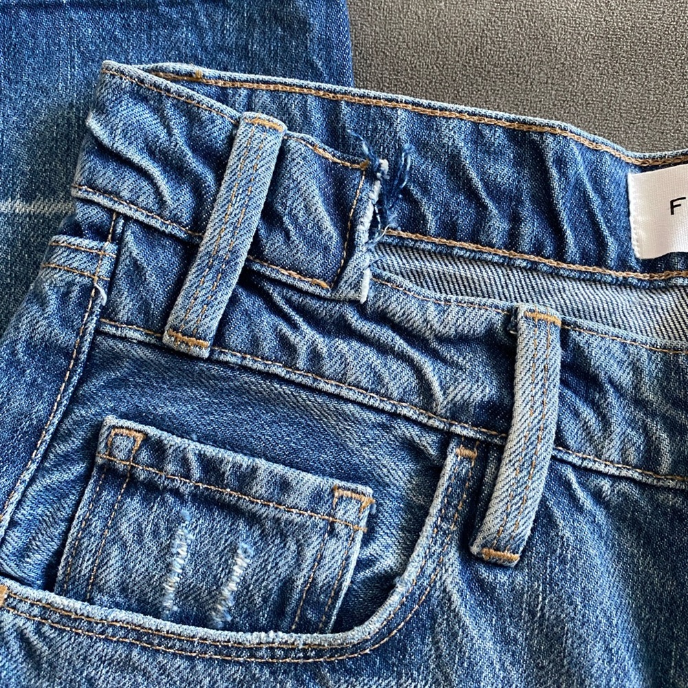 Frame Denim High-Rise Jeans in Medium Blue Wash - Picture 4 of 10